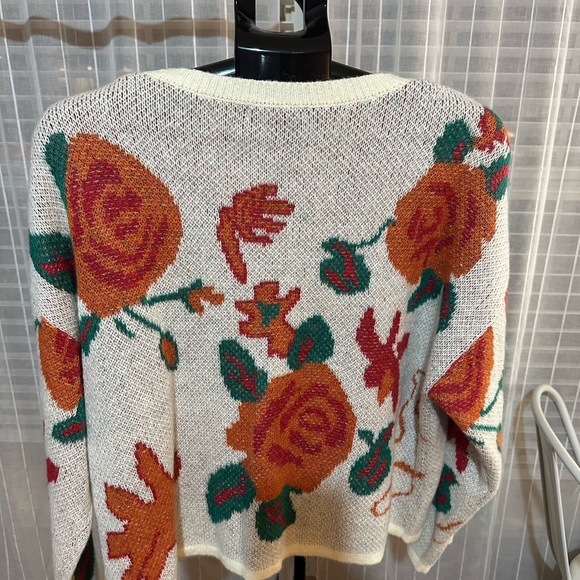 Boutique floral sweater - Picture 3 of 5